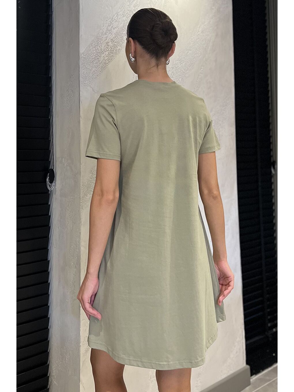 Haki Kadın Bisiklet Yaka Arma Detaylı T-shirt Elbise-2