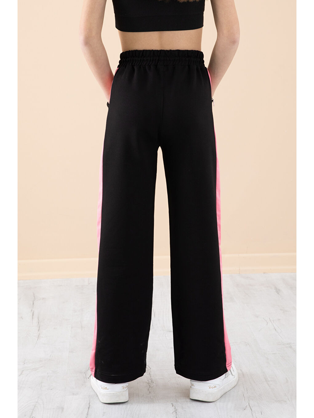 Siyah Garnili Geniş Paça Kız Çocuk Beli Lastikli Eşofman Altı 20198-4