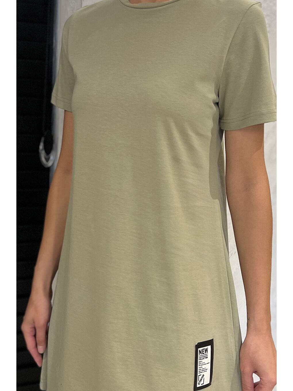 Haki Kadın Bisiklet Yaka Arma Detaylı T-shirt Elbise-3