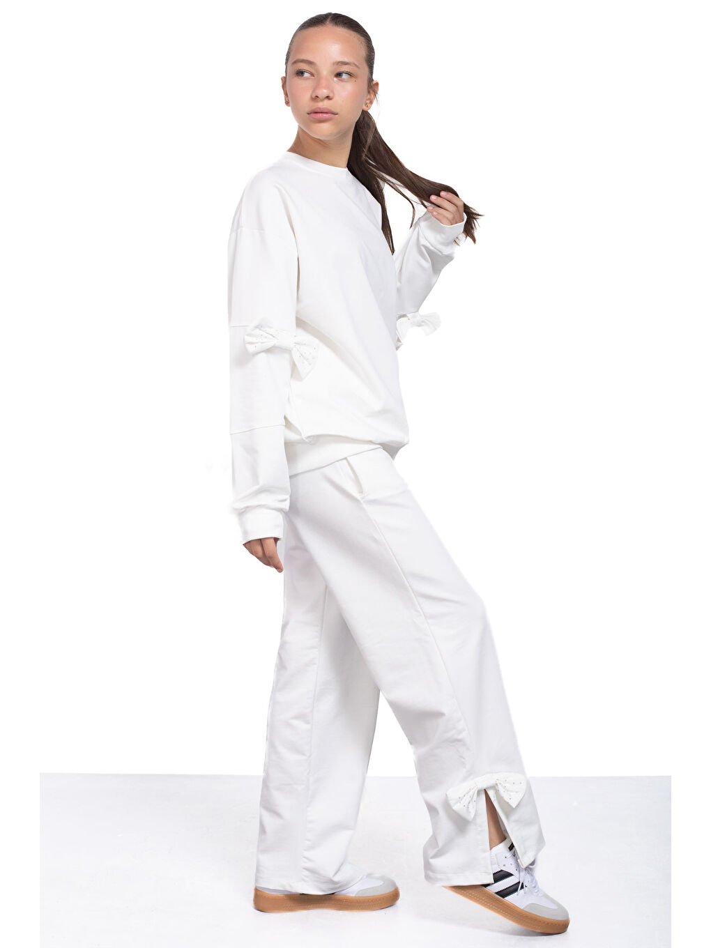 Ekru Yırtmaçlı Paça Fiyonk Detaylı Kız Çocuk 2li Eşofman Takımı 21213-2