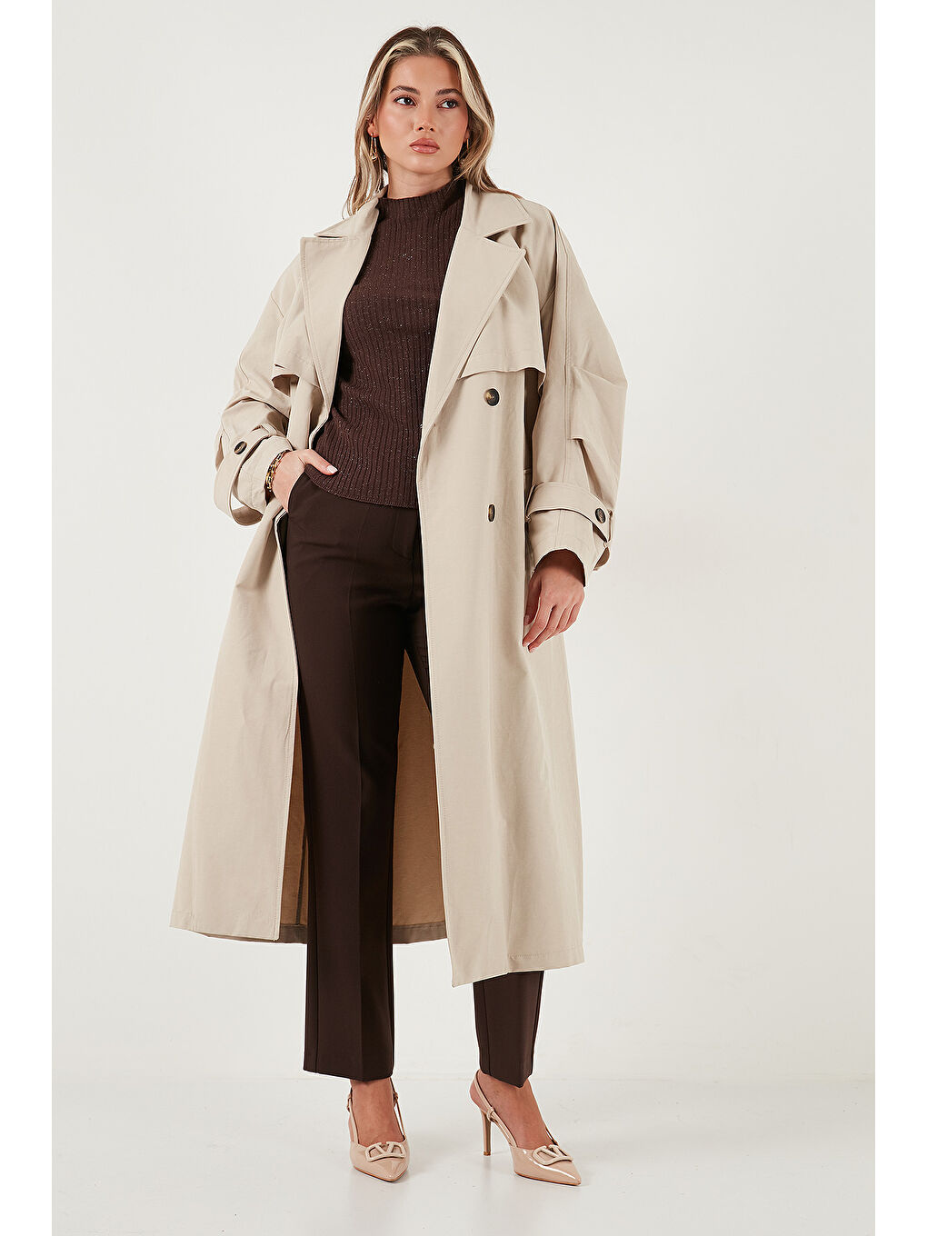 Bej Pamuklu Oversize Kruvaze Yaka Düğmeli Uzun Trençkot 6839605-2