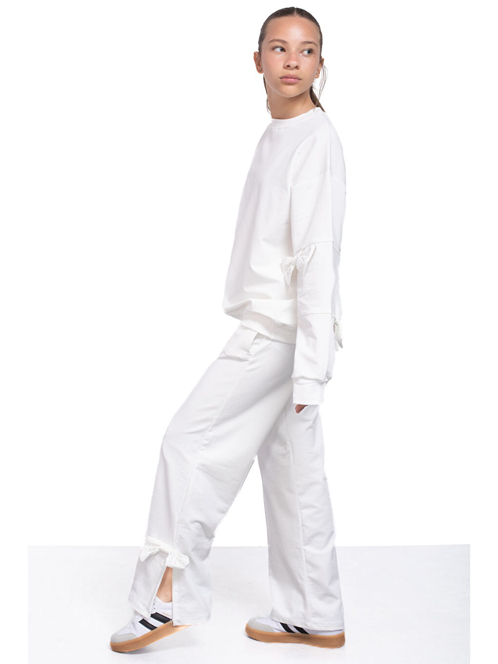 Ekru Yırtmaçlı Paça Fiyonk Detaylı Kız Çocuk 2li Eşofman Takımı 21213-3