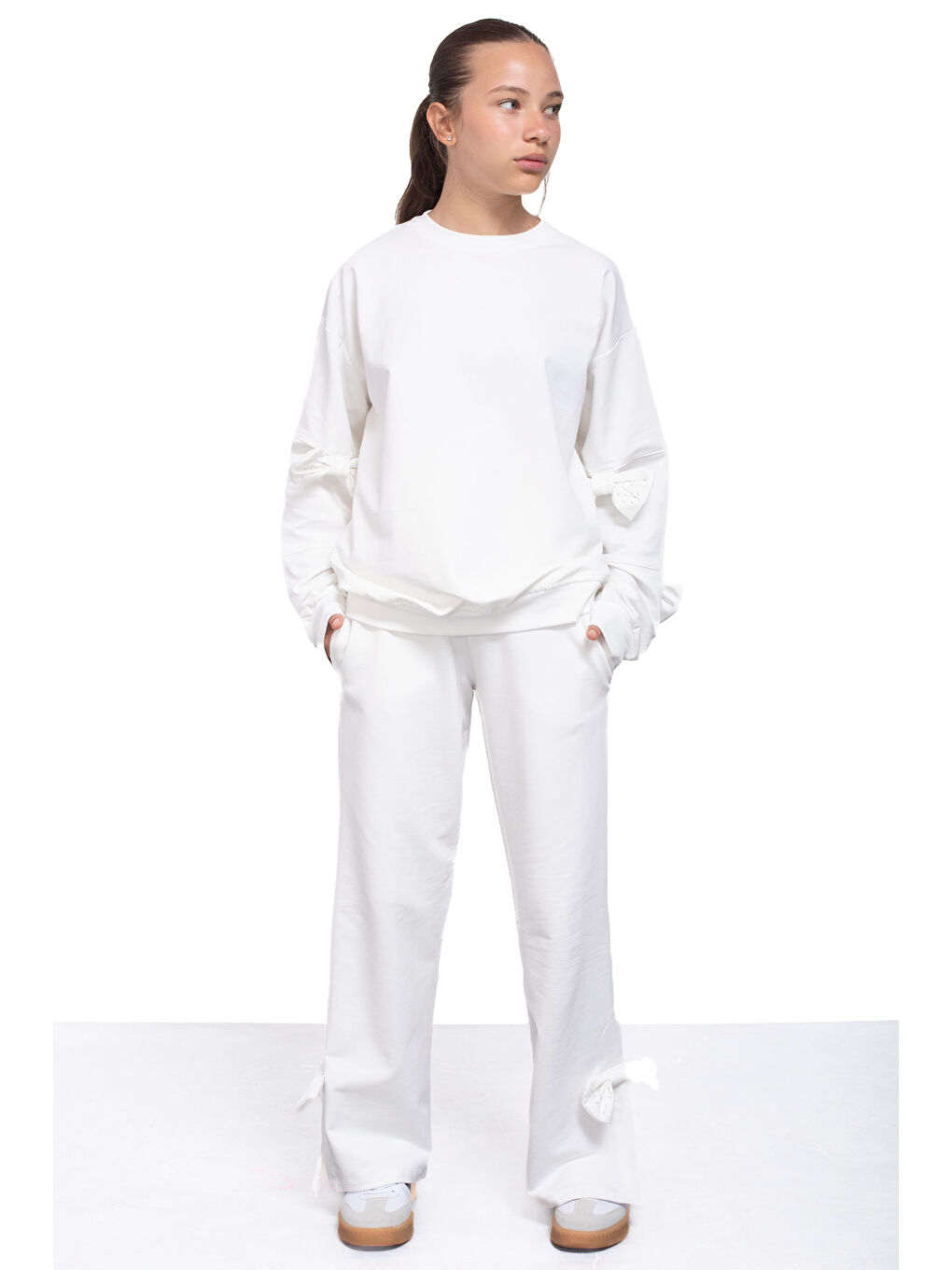 Ekru Yırtmaçlı Paça Fiyonk Detaylı Kız Çocuk 2li Eşofman Takımı 21213-4