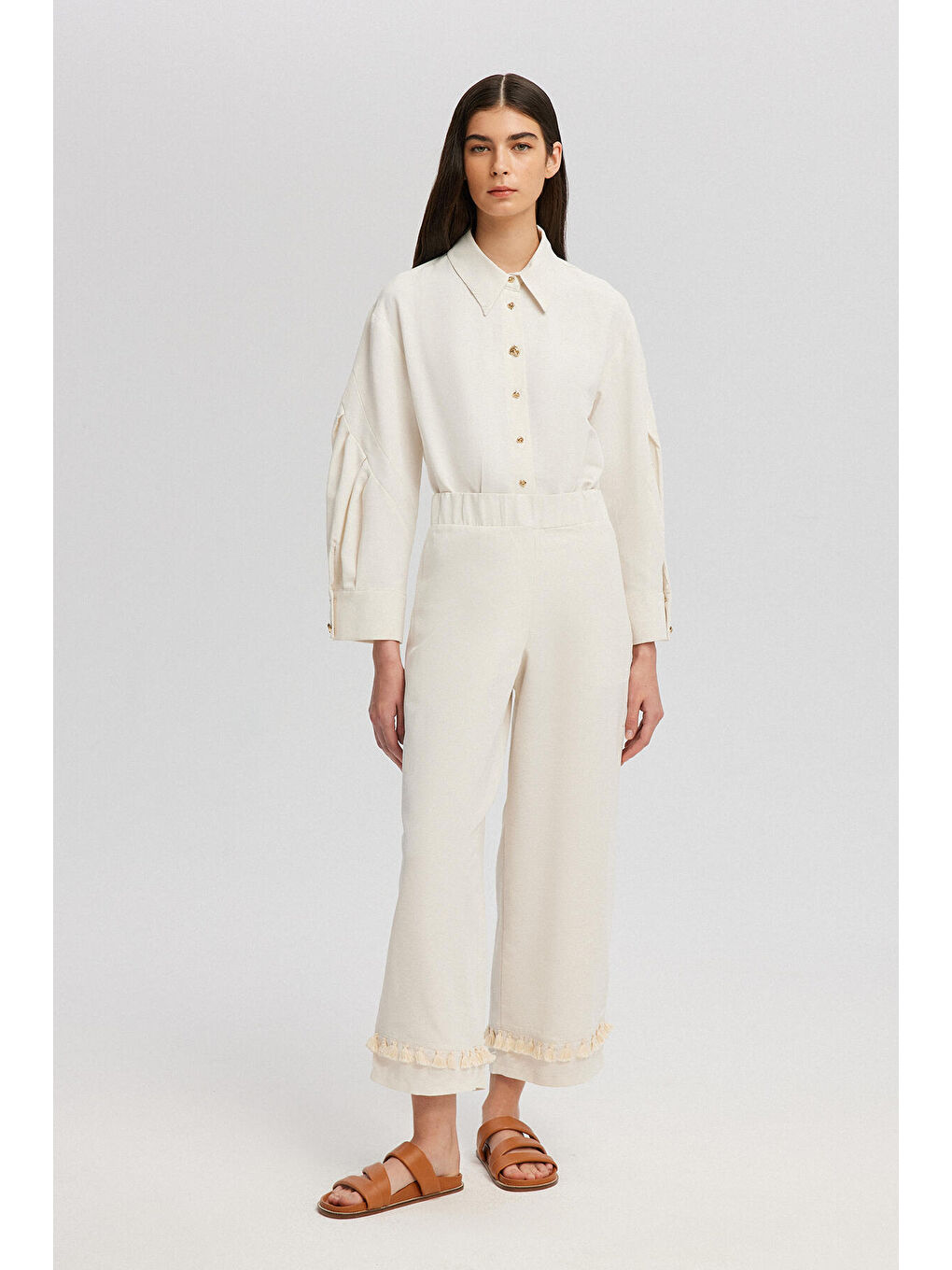 Ekru Paçası Püskül Detaylı Keten Pantolon