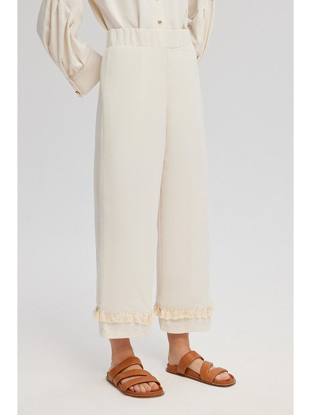 Ekru Paçası Püskül Detaylı Keten Pantolon-2