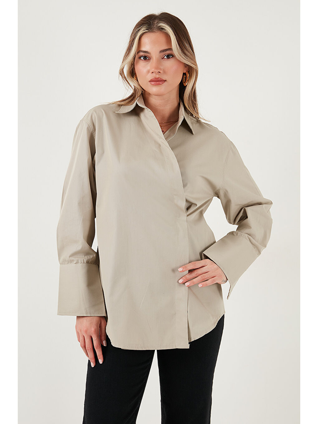 Bej Regular Fit Klasik Yaka Bağlamalı Uzun Kollu Gömlek 6834987