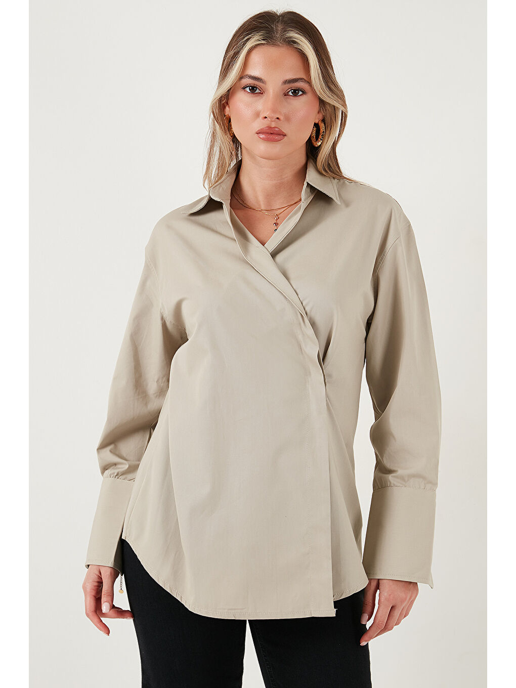 Bej Regular Fit Klasik Yaka Bağlamalı Uzun Kollu Gömlek 6834987-1