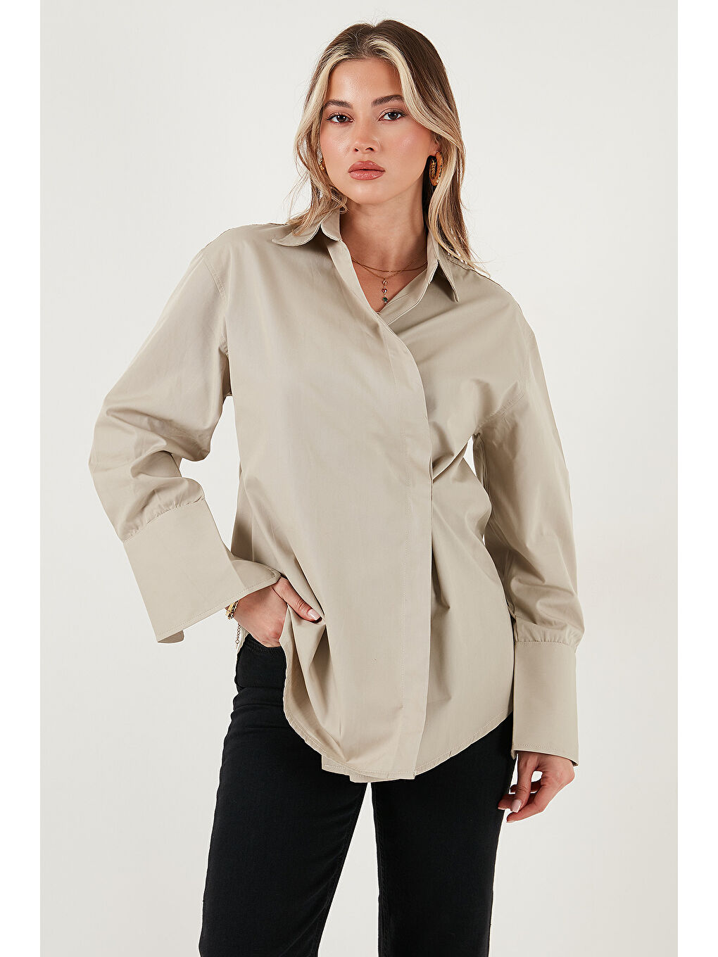 Bej Regular Fit Klasik Yaka Bağlamalı Uzun Kollu Gömlek 6834987-2