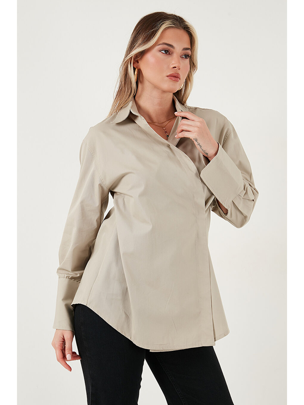 Bej Regular Fit Klasik Yaka Bağlamalı Uzun Kollu Gömlek 6834987-3