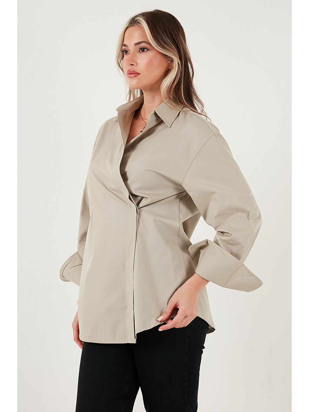 Bej Regular Fit Klasik Yaka Bağlamalı Uzun Kollu Gömlek 6834987-4