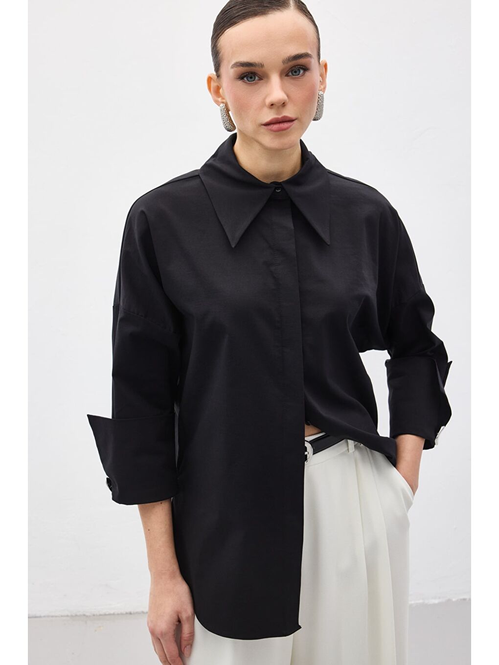 Düğme Detaylı Gömlek - Siyah-1