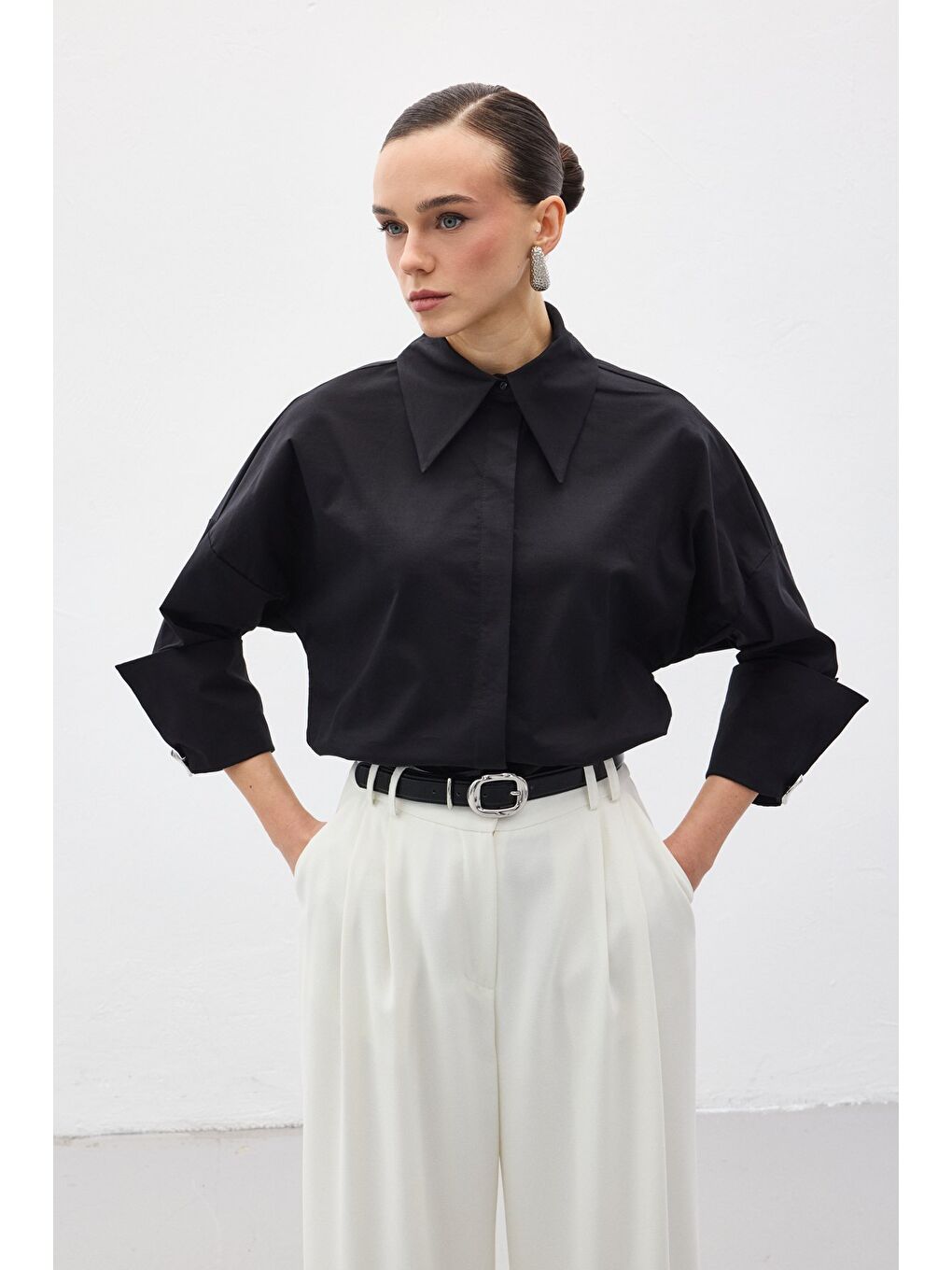 Düğme Detaylı Gömlek - Siyah-3