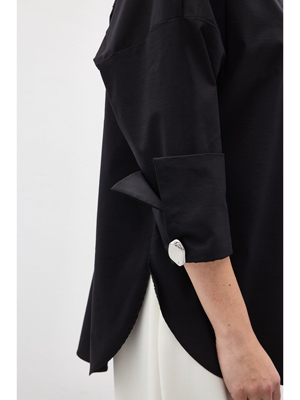 Düğme Detaylı Gömlek - Siyah-5