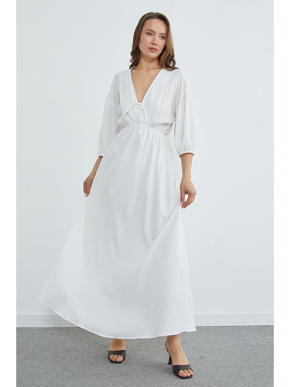 Beyaz Önü Bağlamalı Beli Lastikli Maxi Boy Elbise-1