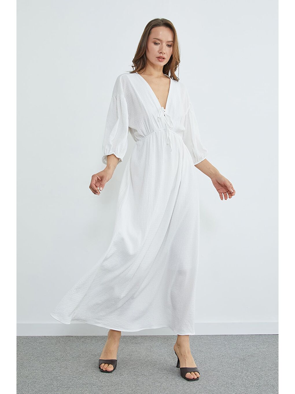 Beyaz Önü Bağlamalı Beli Lastikli Maxi Boy Elbise-2