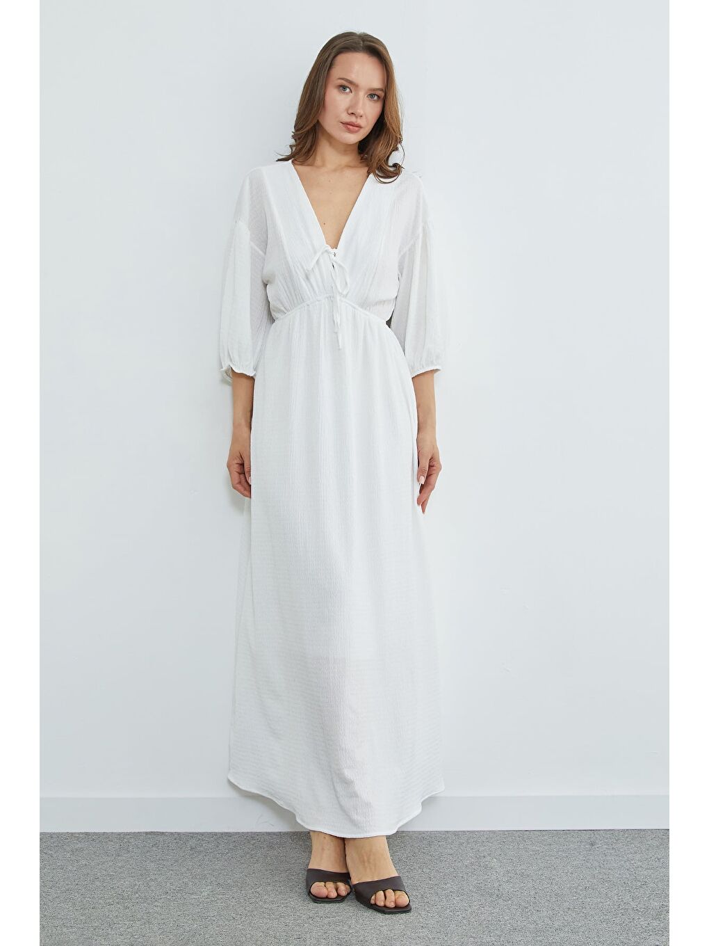 Beyaz Önü Bağlamalı Beli Lastikli Maxi Boy Elbise-3