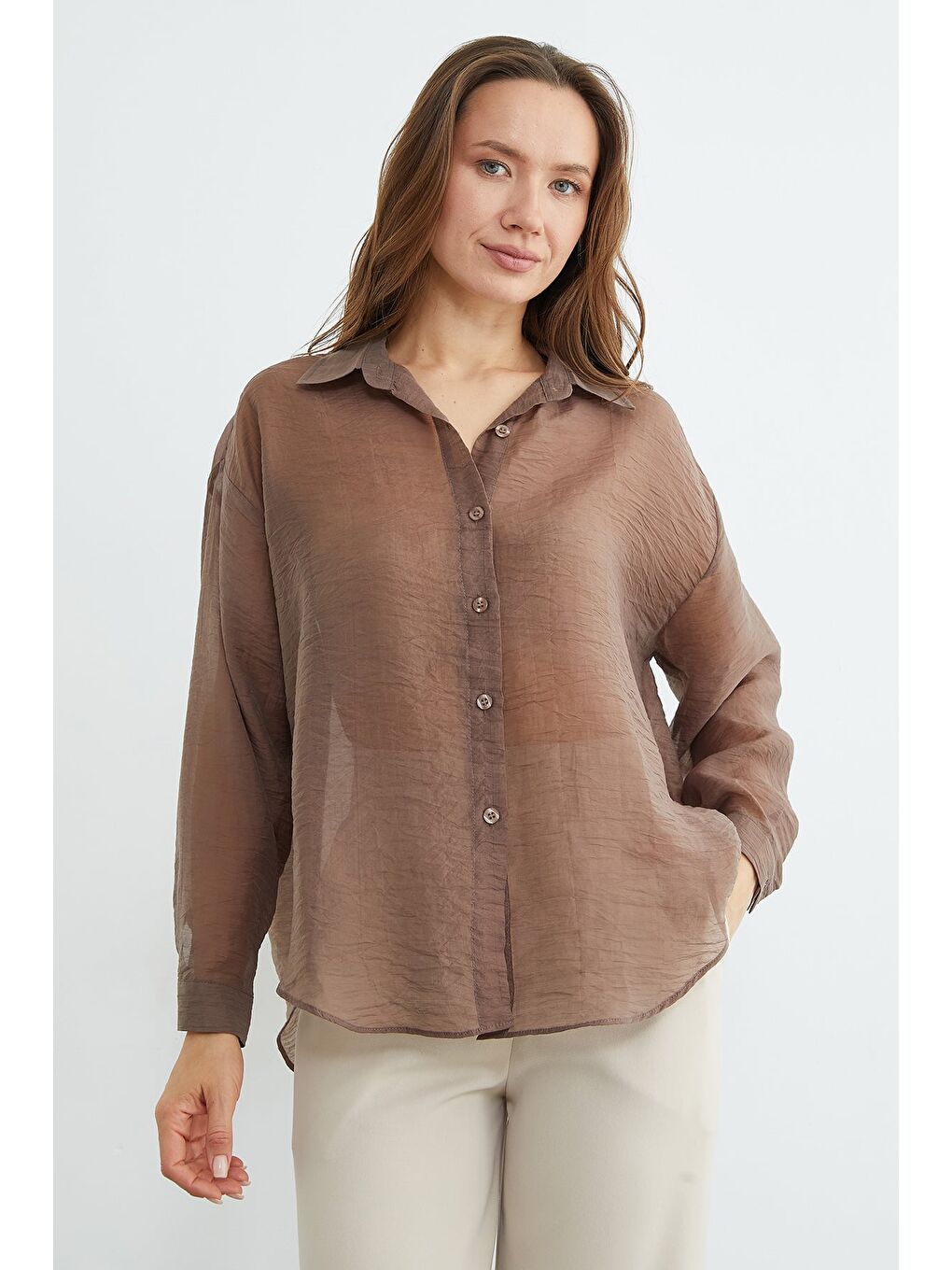 Kahverengi Jakarlı Düğmeli Transparan Gömlek
