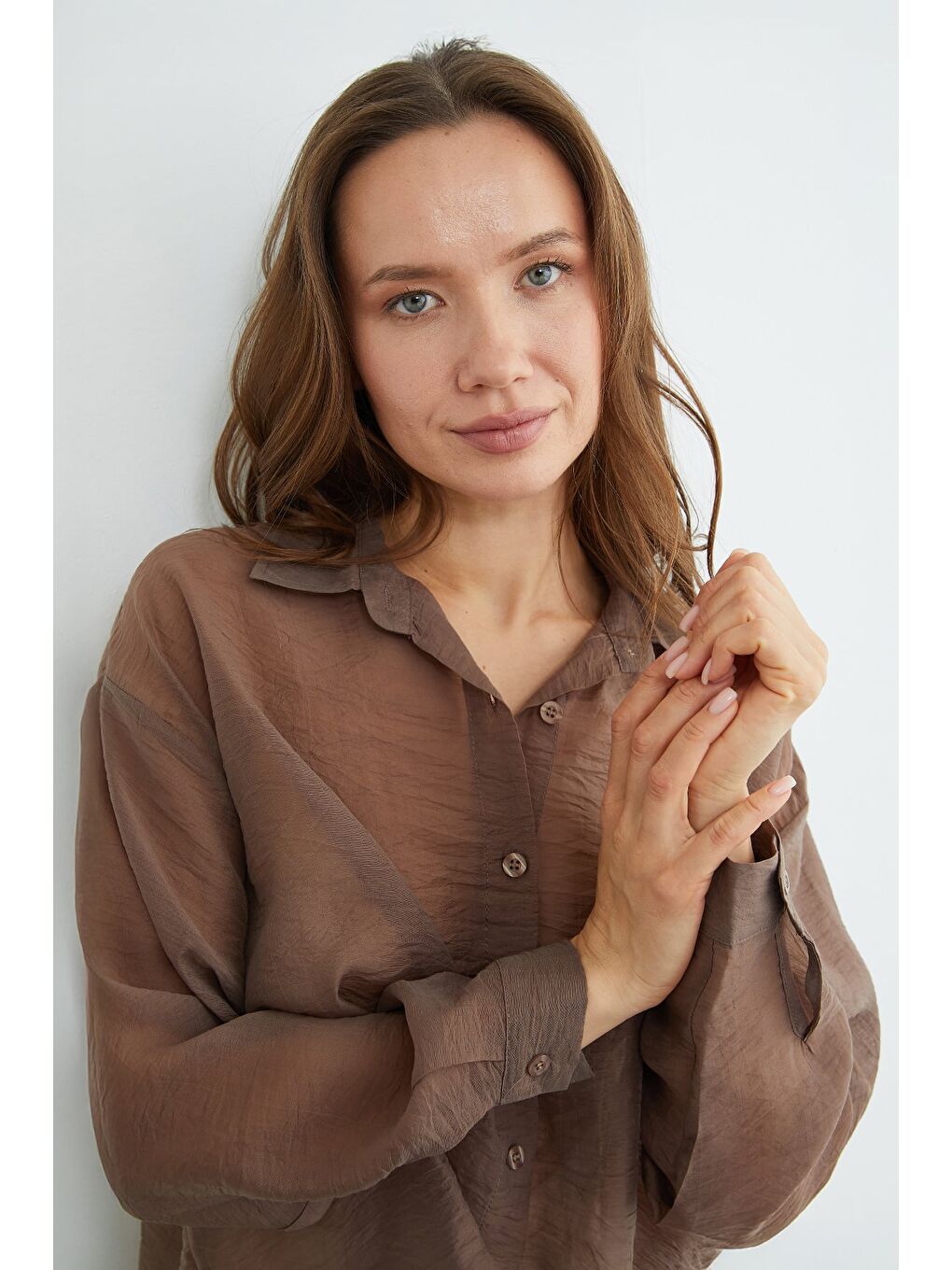 Kahverengi Jakarlı Düğmeli Transparan Gömlek-4
