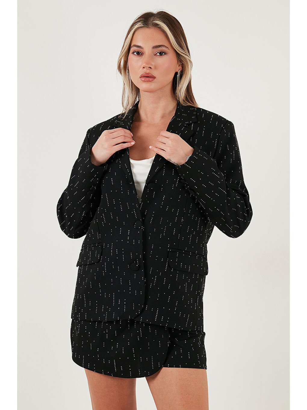 Siyah Taşlı Regular Fit Broş Detaylı Ceket-Şort Etek Takım 6839618-1