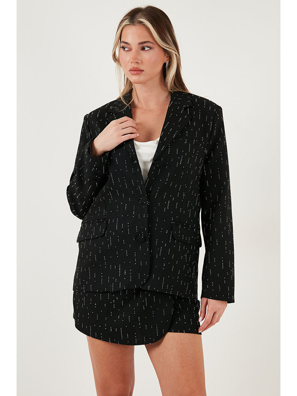 Siyah Taşlı Regular Fit Broş Detaylı Ceket-Şort Etek Takım 6839618-2