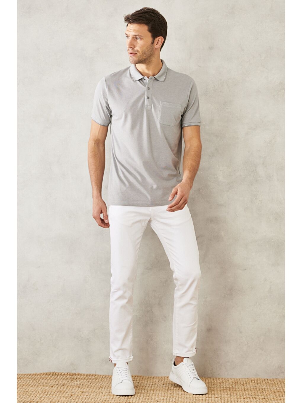 Erkek Gri Pamuklu Comfort Fit Rahat Kesim Polo Yaka Cepli Tişört-1