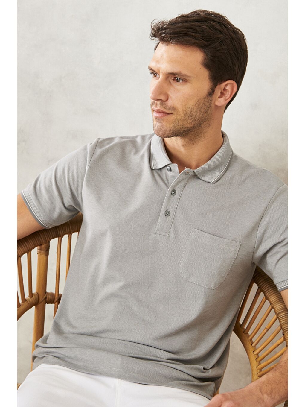 Erkek Gri Pamuklu Comfort Fit Rahat Kesim Polo Yaka Cepli Tişört-3