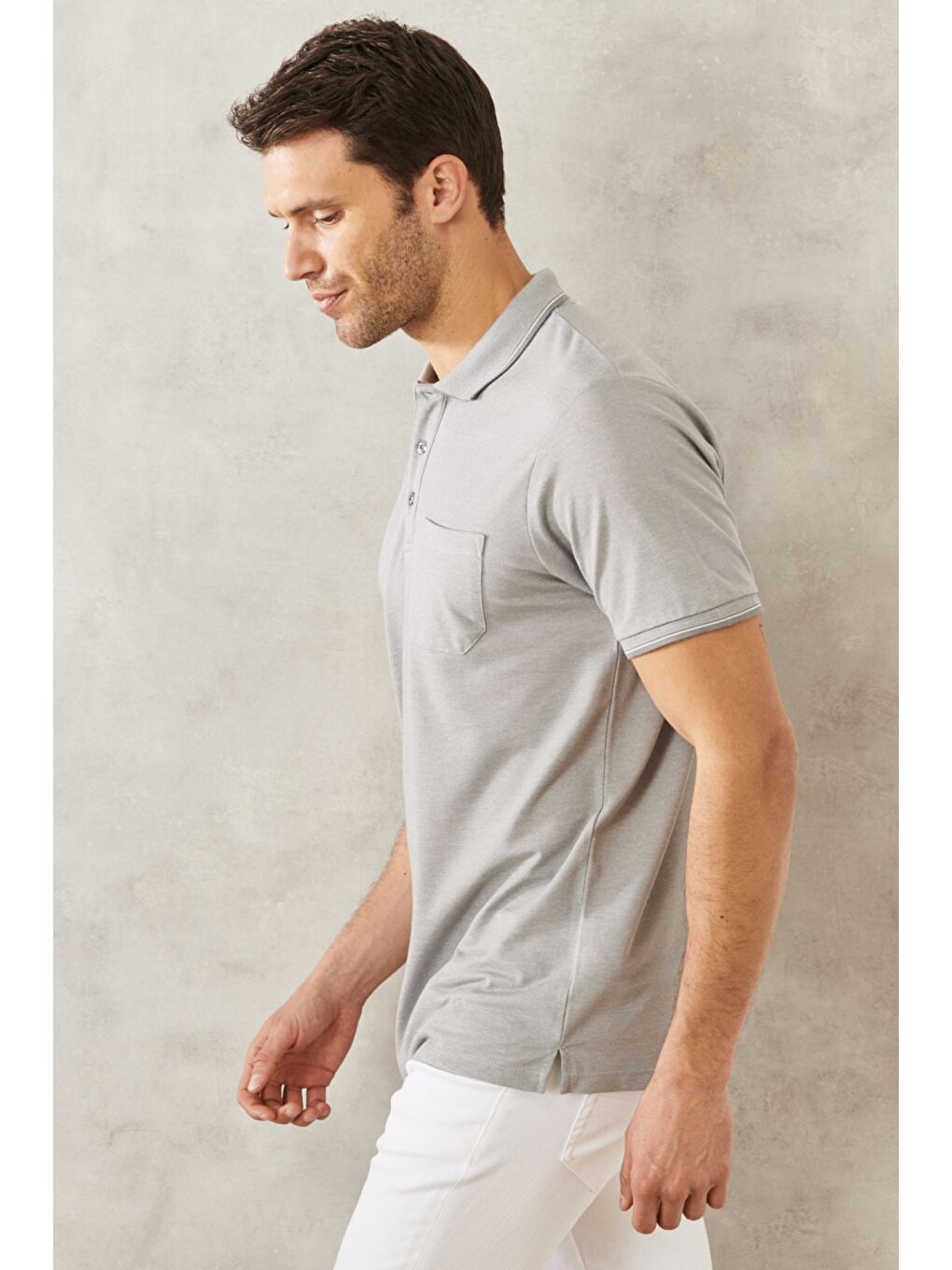 Erkek Gri Pamuklu Comfort Fit Rahat Kesim Polo Yaka Cepli Tişört-4