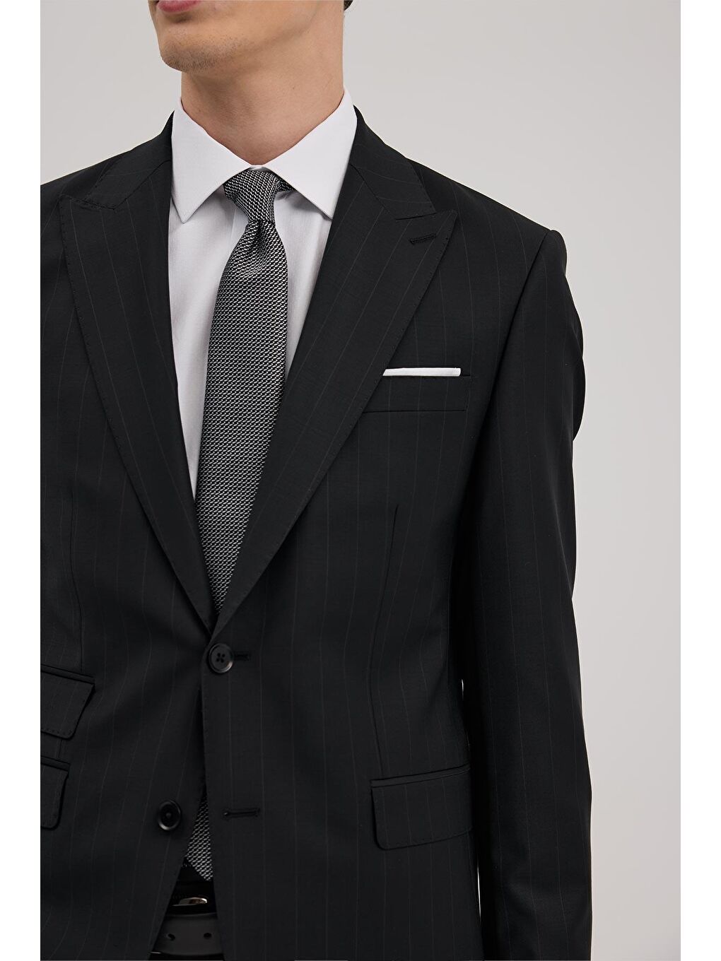 Siyah Yünlü Slim Fit Sivri Yaka Takım Elbise-2