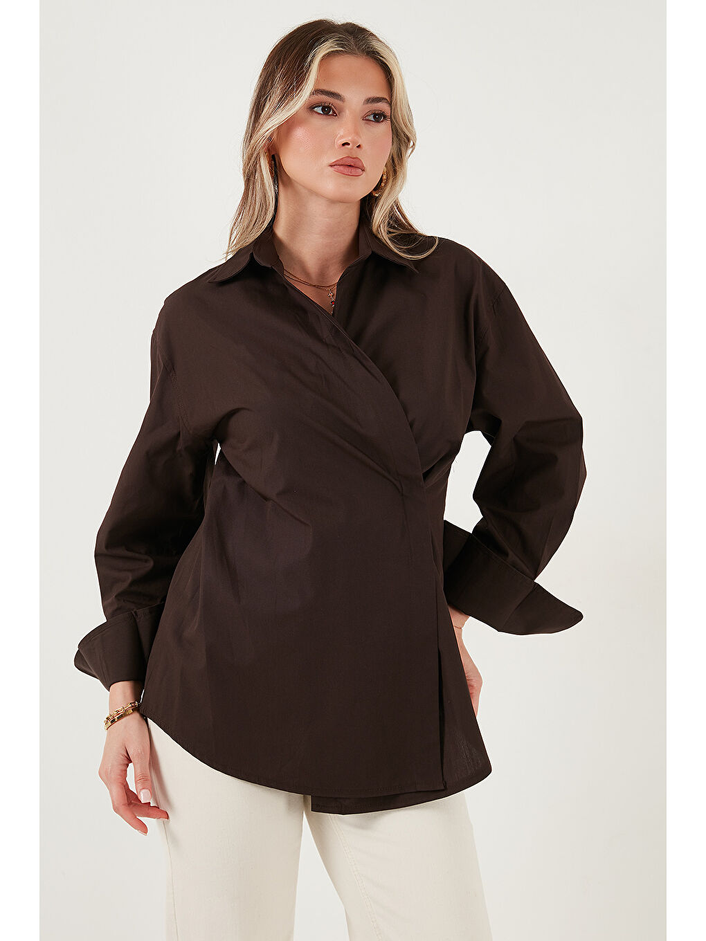 Kahverengi Regular Fit Klasik Yaka Bağlamalı Uzun Kollu Gömlek 6834987-4