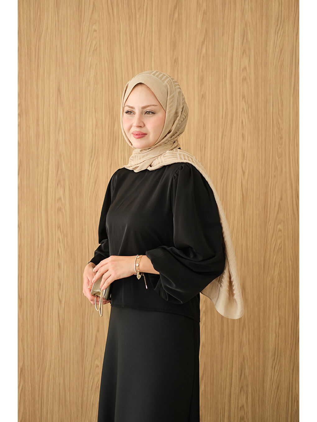 Kadın Dik Yakalı Ve Balon Kol Bluz Siyah-1