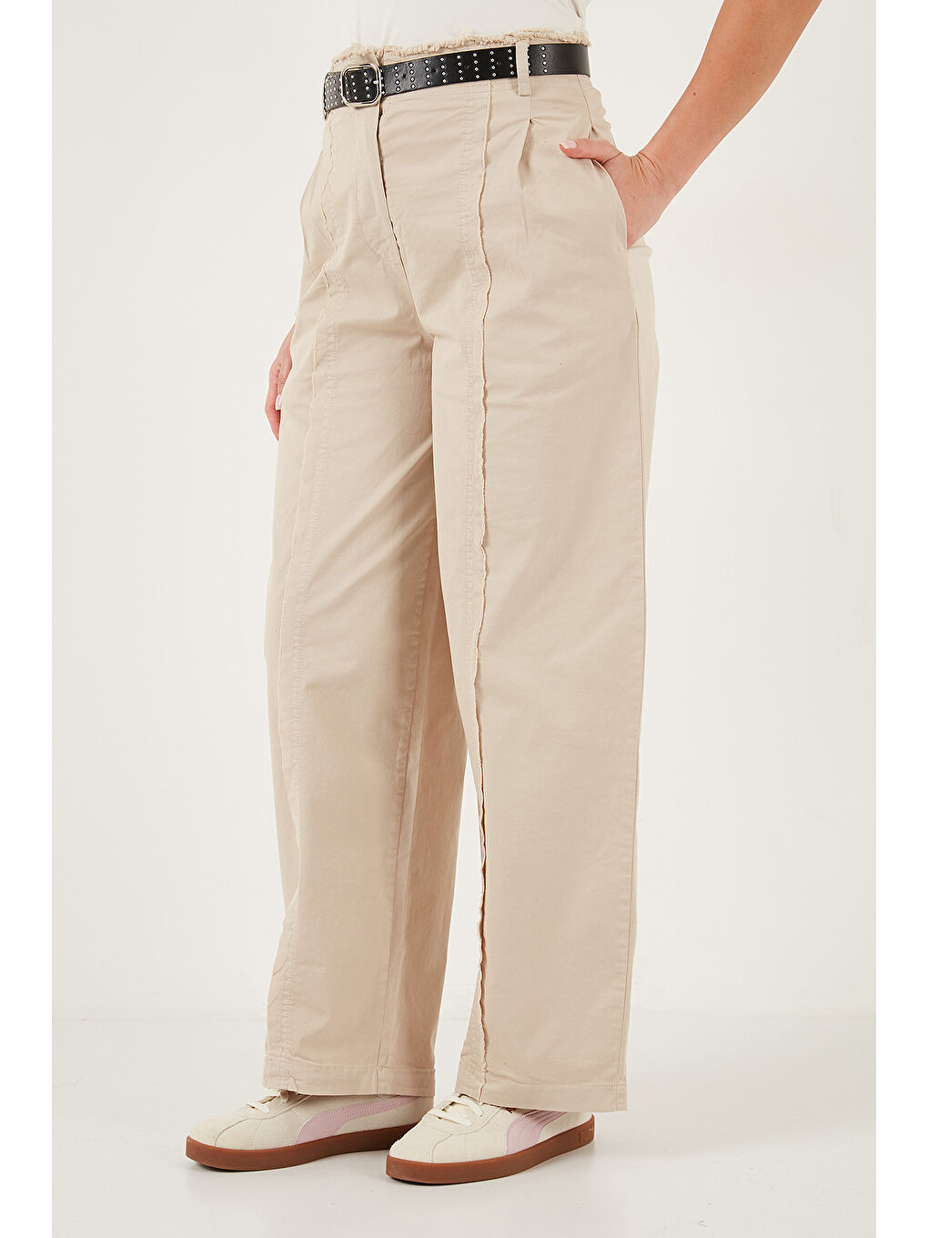 Bej Pamuklu Relaxed Fit Geniş Paça Dikiş Detaylı Kemerli Pantolon 68351208