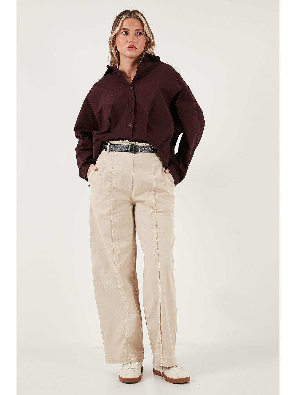 Bej Pamuklu Relaxed Fit Geniş Paça Dikiş Detaylı Kemerli Pantolon 68351208-1