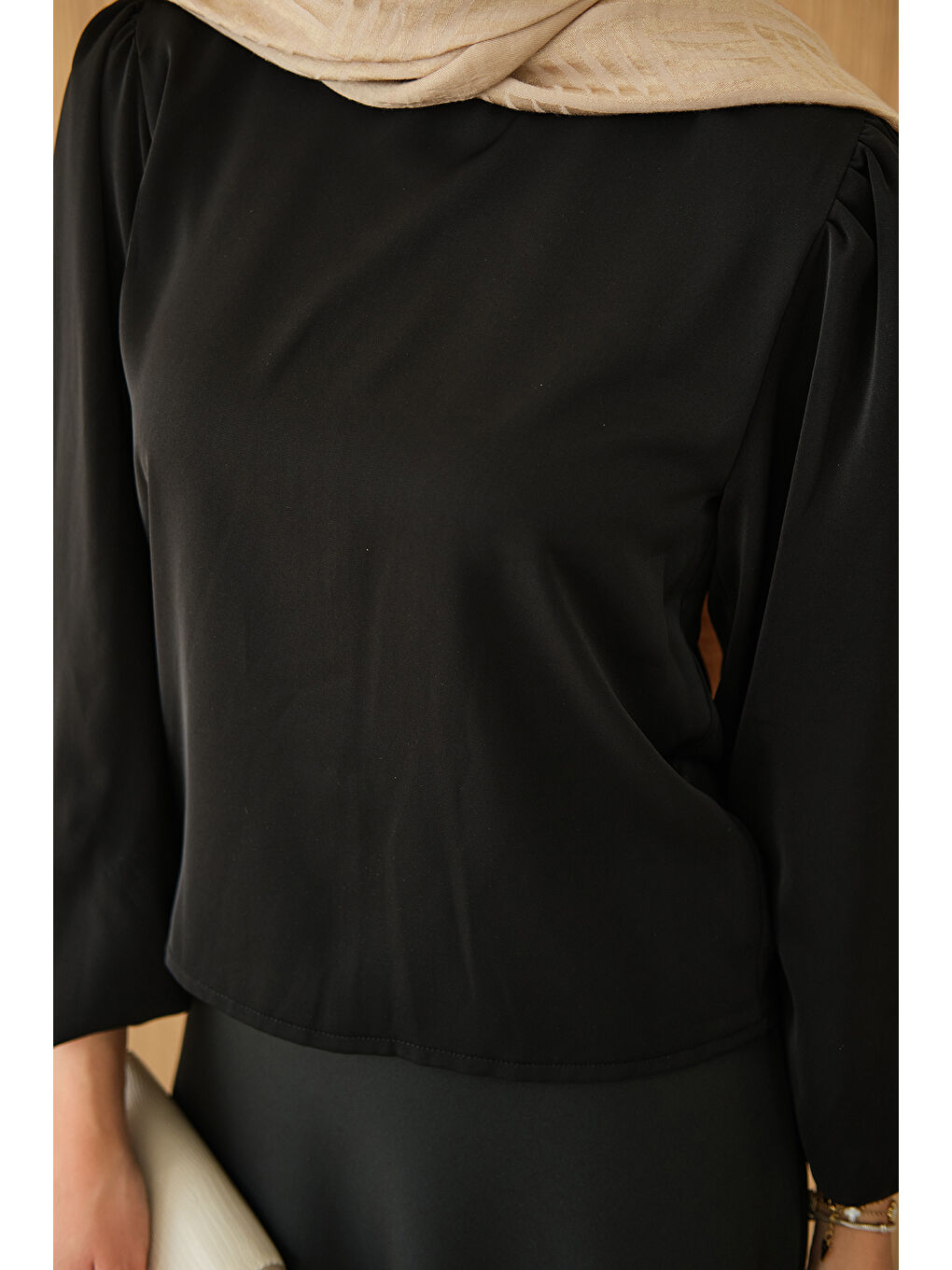 Kadın Dik Yakalı Ve Balon Kol Bluz Siyah-4