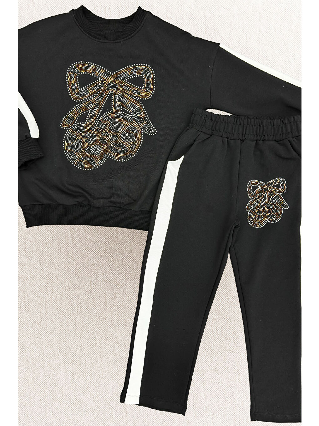 Siyah Kız Çocuk Taş İşlemeli Kiraz Ve Fiyonk Desenli-2 İplik-Alt-Üst Takım-5-12 Yaş 12445-1