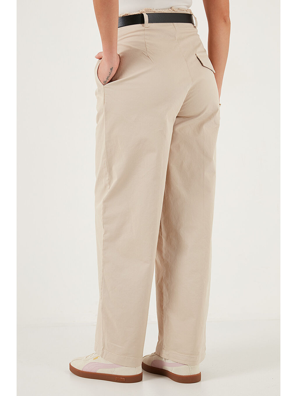 Bej Pamuklu Relaxed Fit Geniş Paça Dikiş Detaylı Kemerli Pantolon 68351208-5