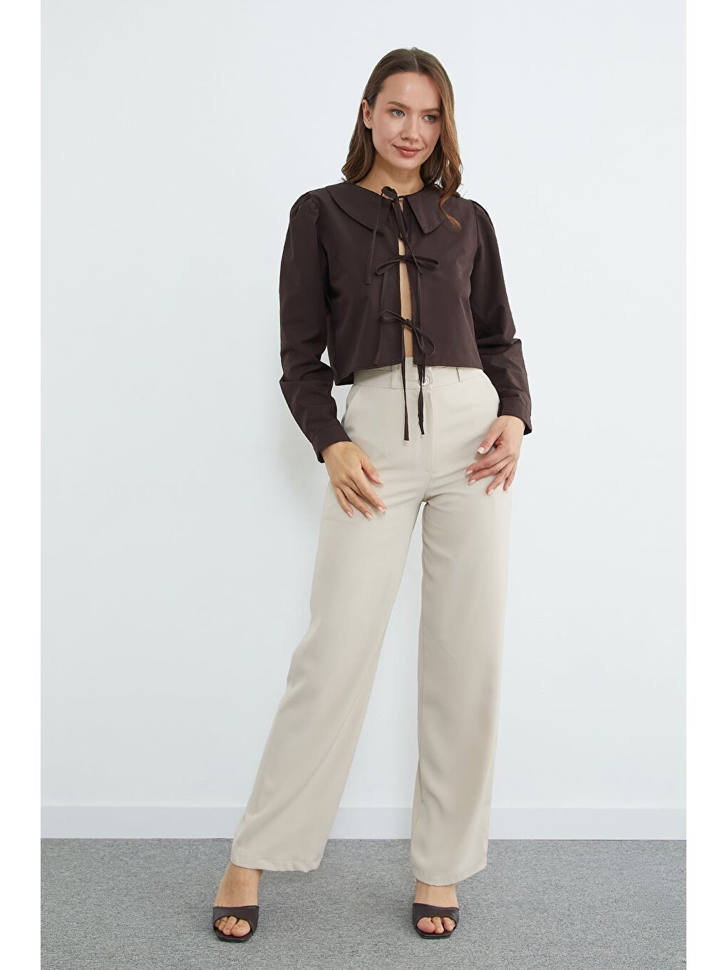 Kahverengi Önden Bağlamalı Bebe Yaka Crop Bluz-1