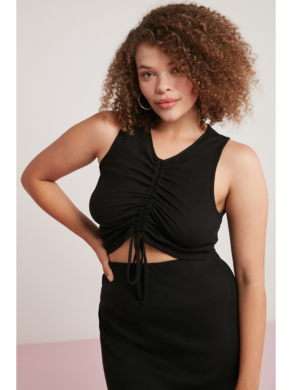 Glorıa Kadın Fitilli Görünümlü Drape Detaylı V Yaka Sıfır Kol Siyah Büyük Beden Body-1