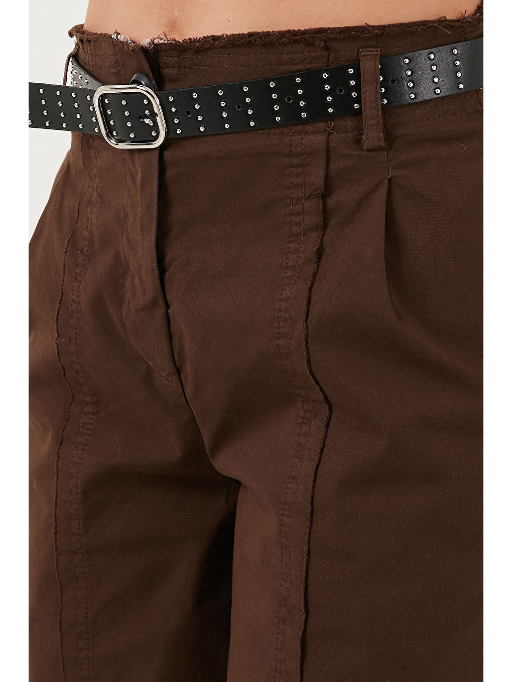 Kahverengi Pamuklu Relaxed Fit Geniş Paça Dikiş Detaylı Kemerli Pantolon 68351208-4