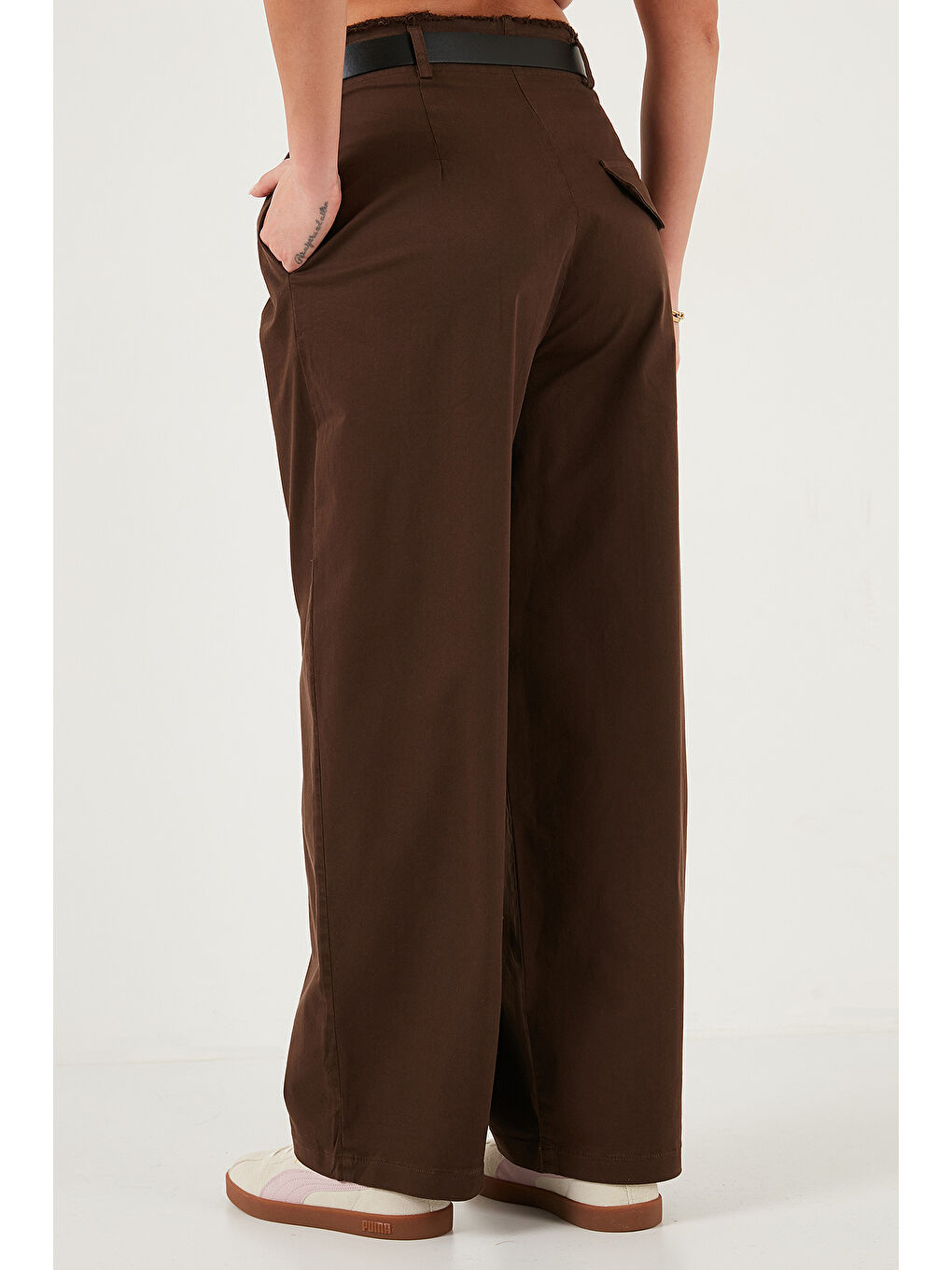 Kahverengi Pamuklu Relaxed Fit Geniş Paça Dikiş Detaylı Kemerli Pantolon 68351208-5