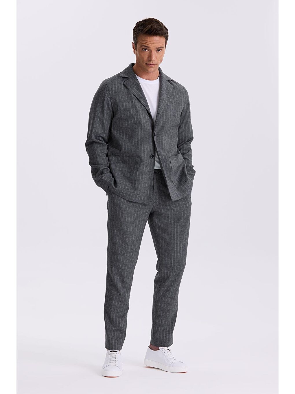 Antrasit Slim Fit Apaş Yaka Keten Karışımlı Çift Yırtmaçlı Çizgili Takım Elbise