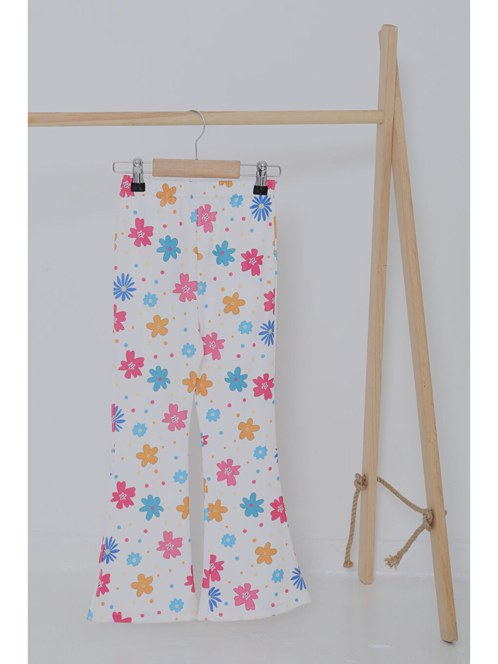 Kız Çocuk Beyaz Çiçek Desenli İspanyol Paça Tayt - 27058