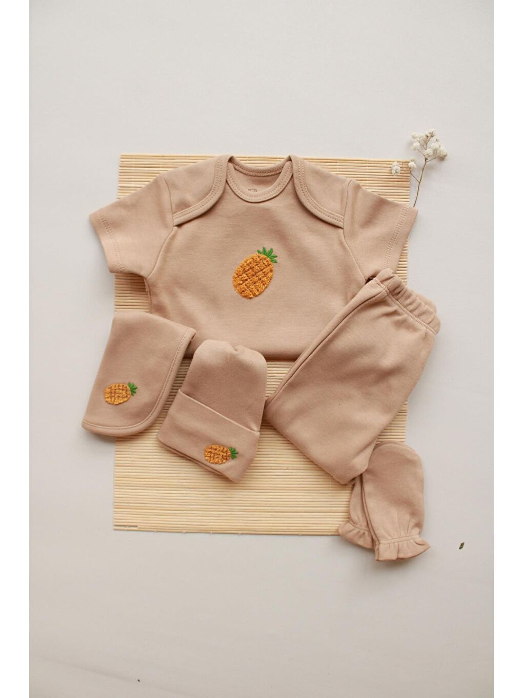 Kahverengi Ananas Nakışlı 5li Kısa Kollu Yenidoğan Set (0-3 Ay)-5