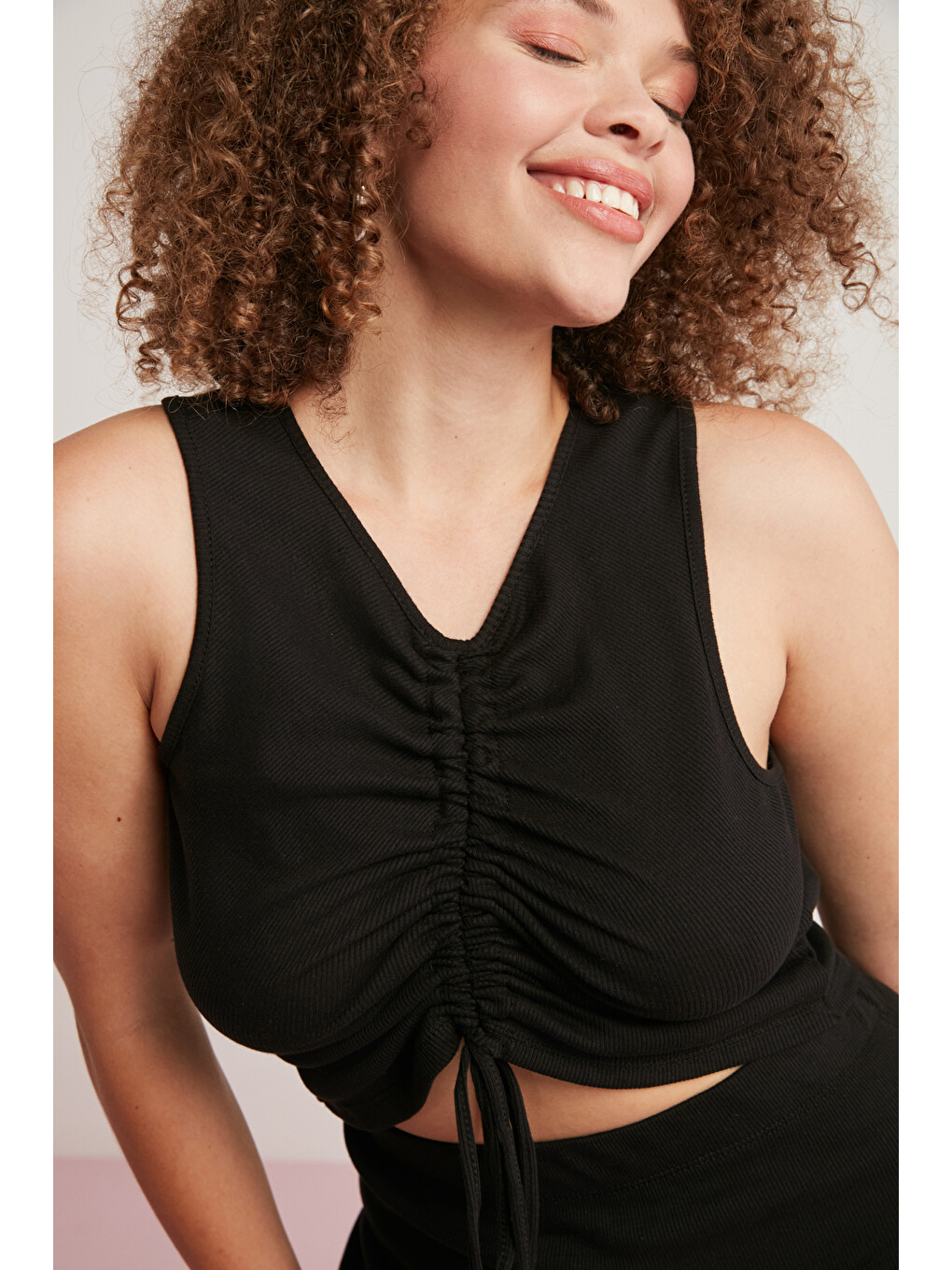 Glorıa Kadın Fitilli Görünümlü Drape Detaylı V Yaka Sıfır Kol Siyah Büyük Beden Body-3