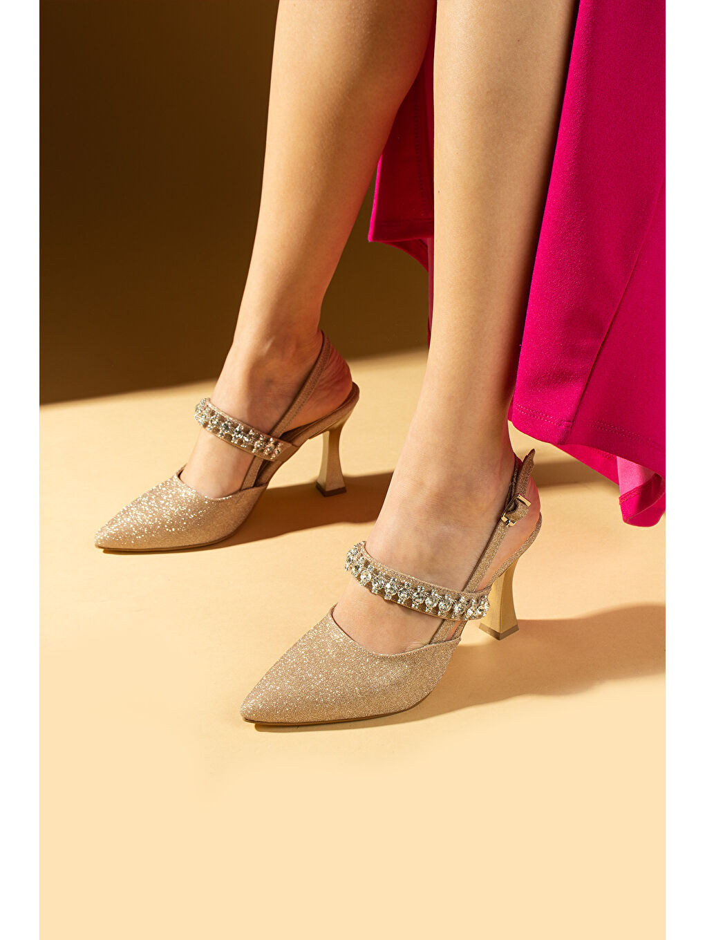 Sarı Tek Bant Kalın Taşlı Kadeh Topuklu Tokalı Kadın Ayakkabı 018-035-25Sim