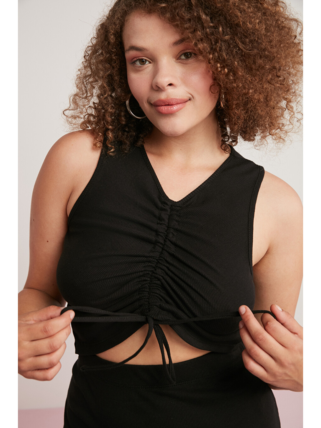 Glorıa Kadın Fitilli Görünümlü Drape Detaylı V Yaka Sıfır Kol Siyah Büyük Beden Body-4