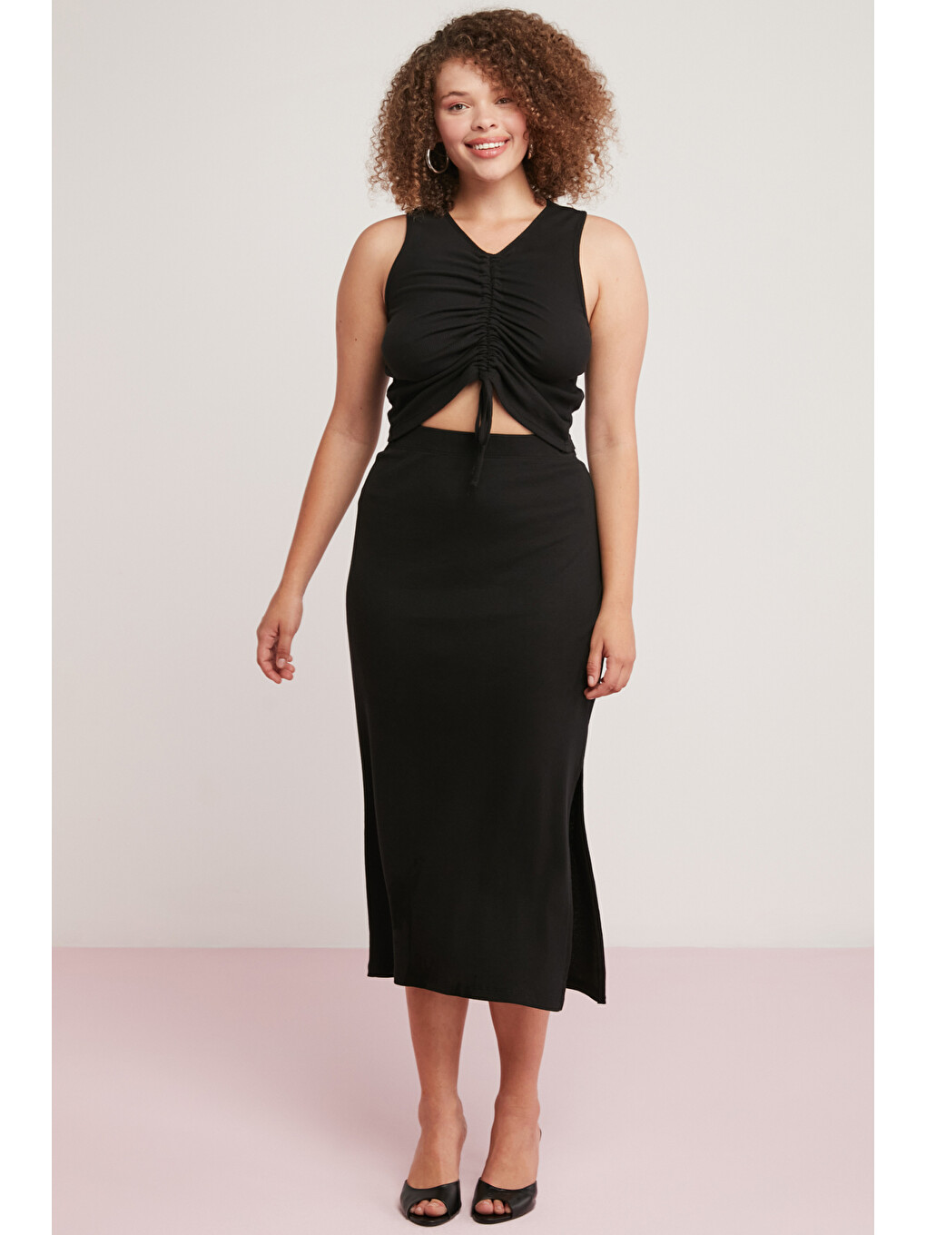 Glorıa Kadın Fitilli Görünümlü Drape Detaylı V Yaka Sıfır Kol Siyah Büyük Beden Body-5