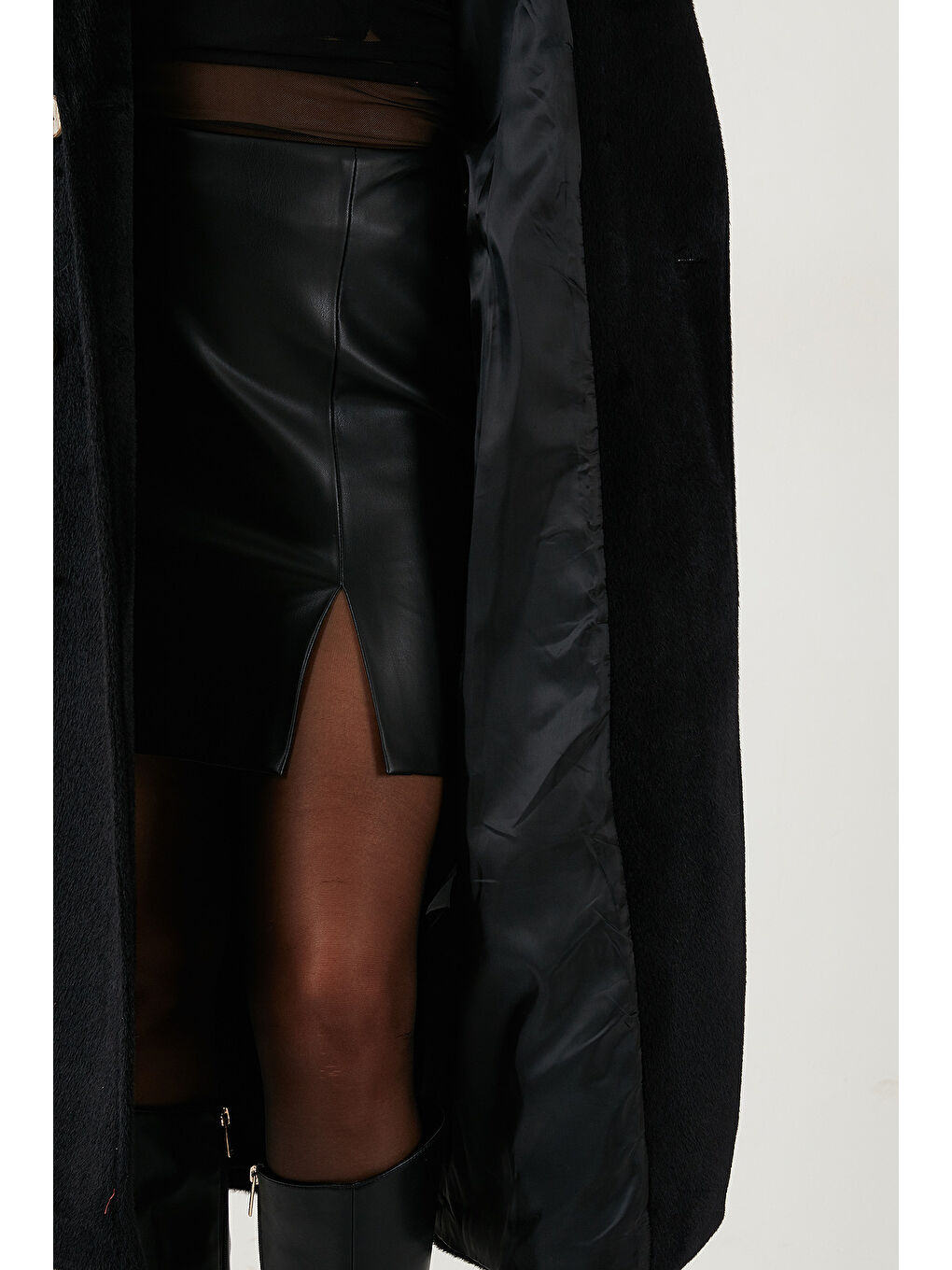 Siyah Oversize Kruvaze Yaka Yumuşak Dokulu Uzun Trençkot 6839610-5