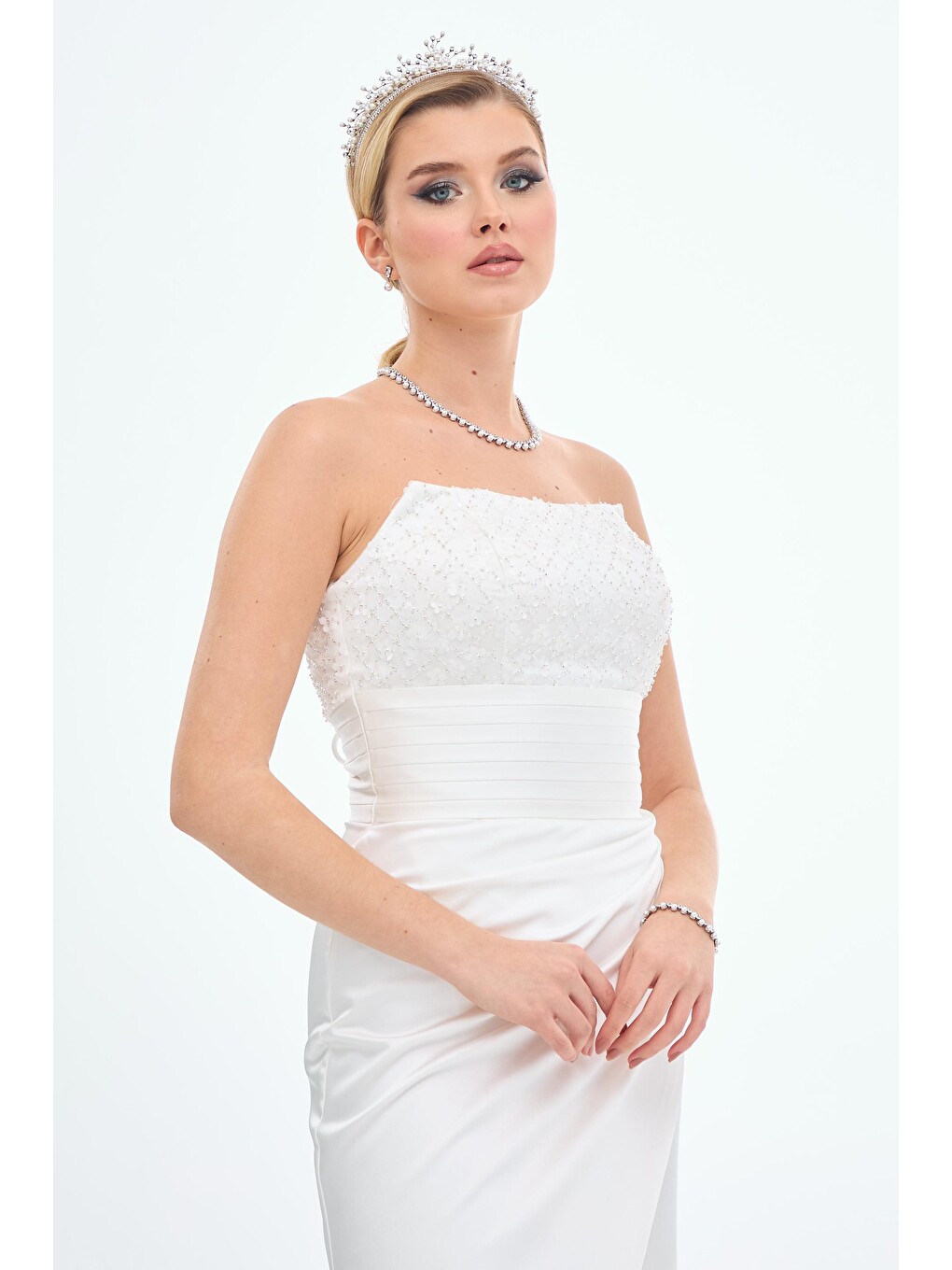 Ekru Straplez Yırtmaçlı Saten Nikah Elbisesi-2