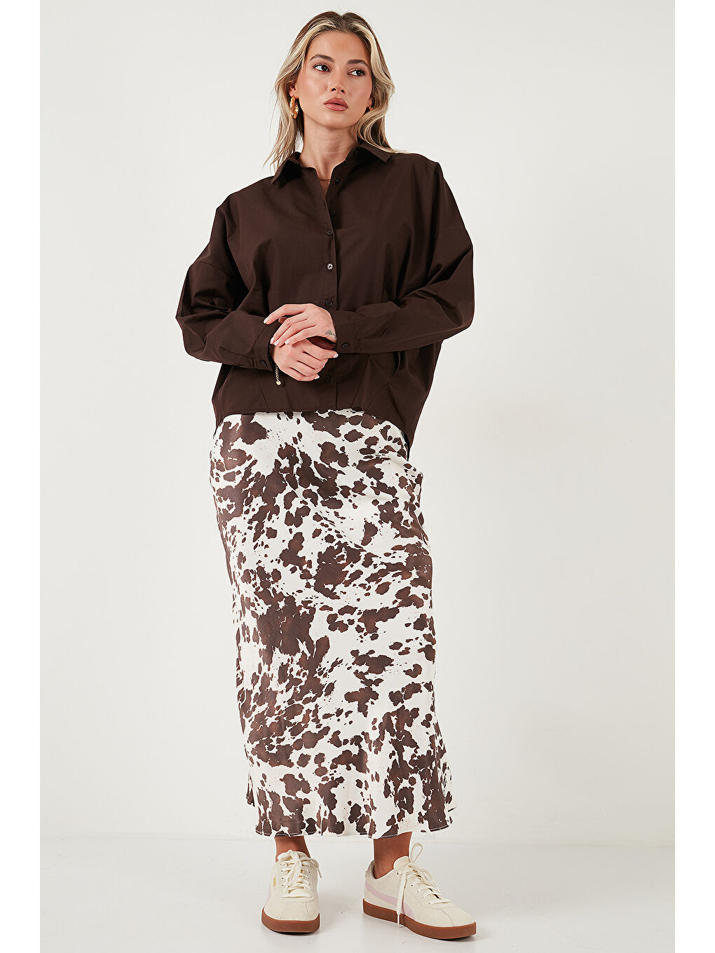 Kahverengi Pamuklu Oversize Önü Kısa Arkası Uzun Klasik Yaka Gömlek 6834985-1