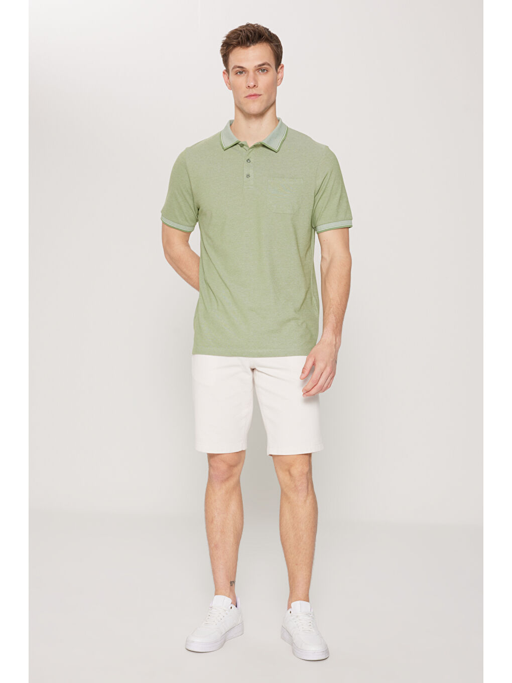 Erkek Yeşil Pamuklu Comfort Fit Rahat Kesim Polo Yaka Cepli Tişört-1